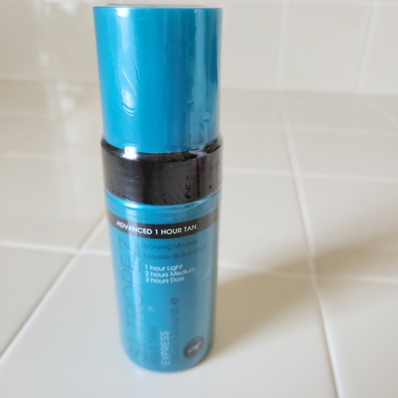 St. Tropez Advanced 1 Hr Tan Self Tanner Mouse - Picture 3 of 11